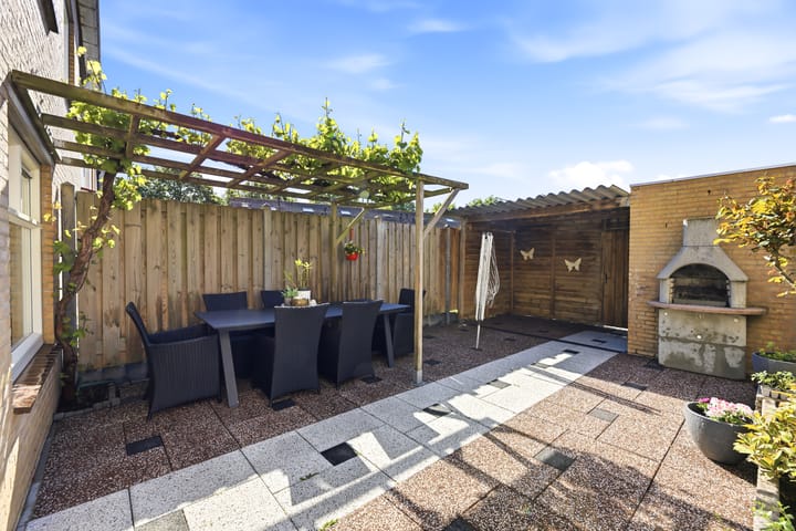 Tussenwoning te koop: Gerrit Rietveldstraat 40, Vlissingen