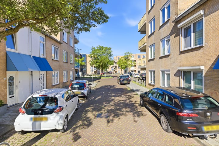 Tussenwoning te koop: Gerrit Rietveldstraat 40, Vlissingen