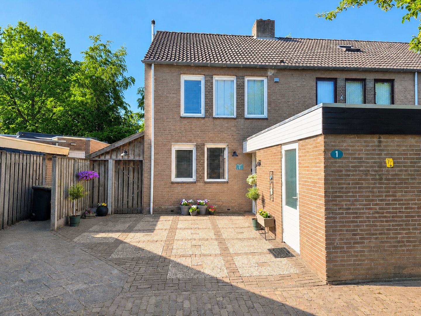 Foto 1 van Schutsboom 1