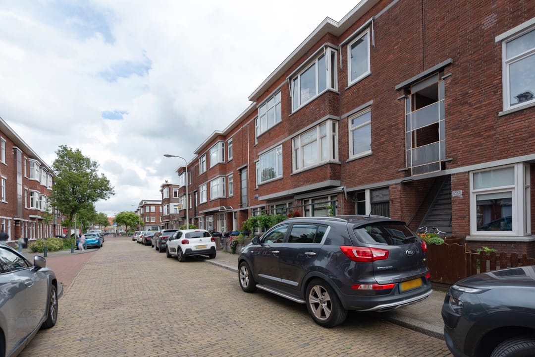 Photo 2 of Elise van Calcarstraat 72