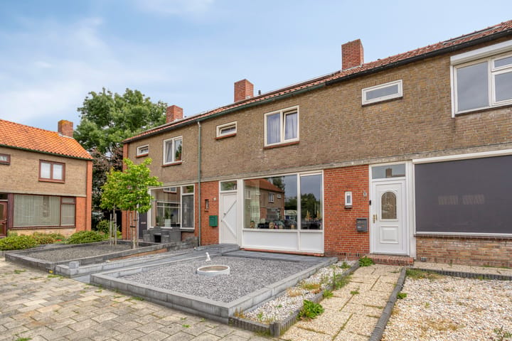 Tussenwoning te koop: Jacques Perkstraat 8, Winschoten