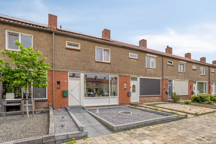Tussenwoning te koop: Jacques Perkstraat 8, Winschoten