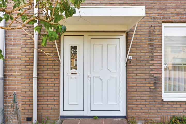 Twee-onder-één-kap te koop: Lisztlaan 3, Vlissingen