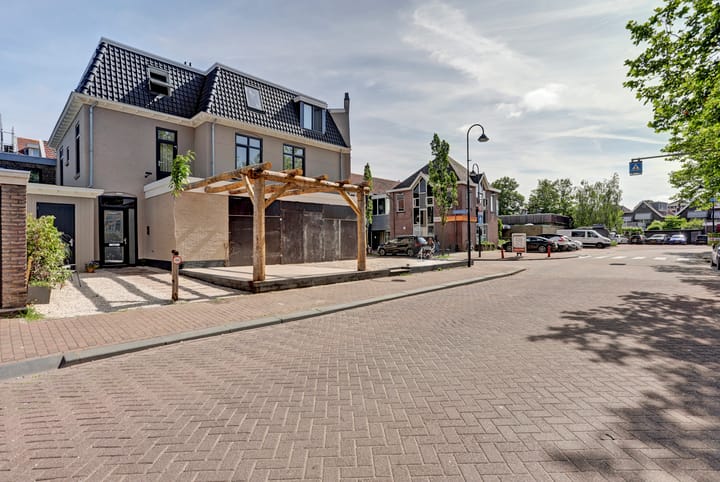 Foto 4 van Stationsplein 2-E