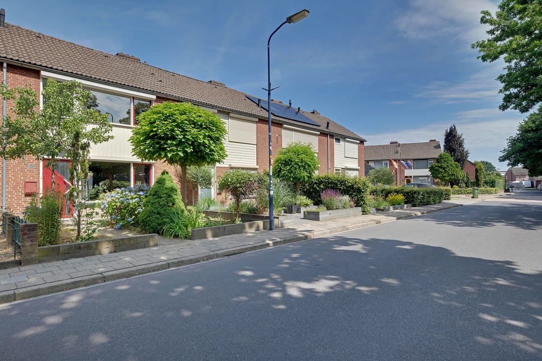 Photo 2 of Diepenbroekstraat 15