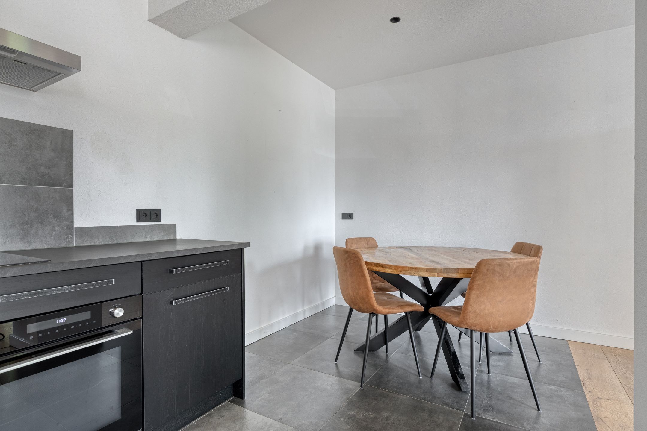 Photo 15 of Margrietstraat 1-J