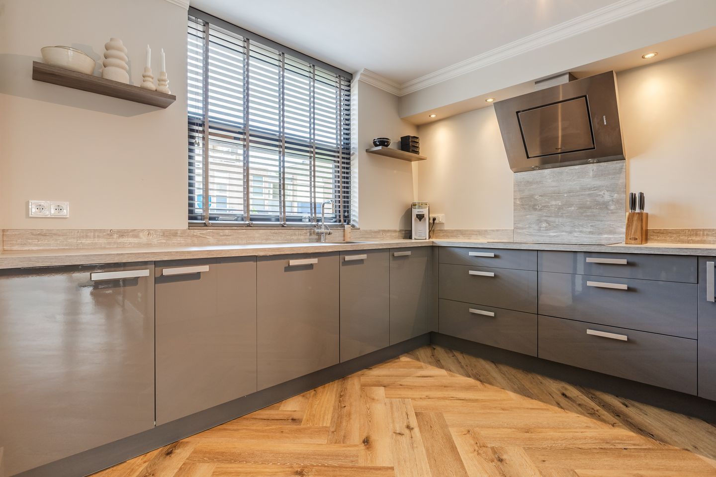 Photo 10 of Randwijkstraat 67