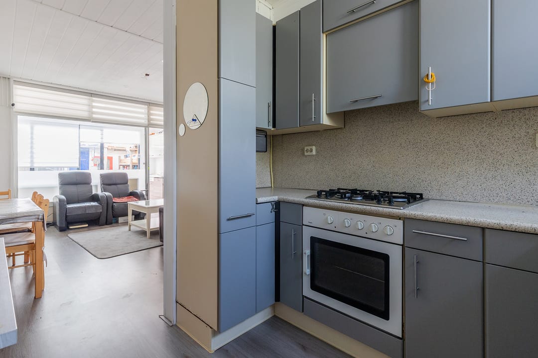 Photo 13 of Frederik van Dorpstraat 11