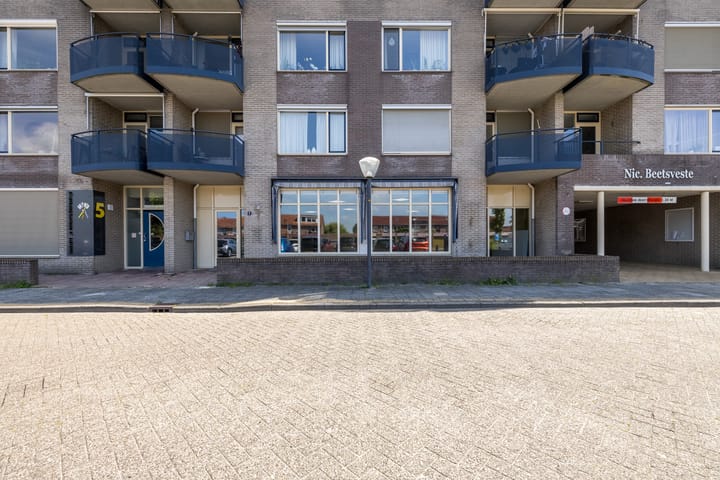 Nicolaas Beetsplein 7, Hoogeveen