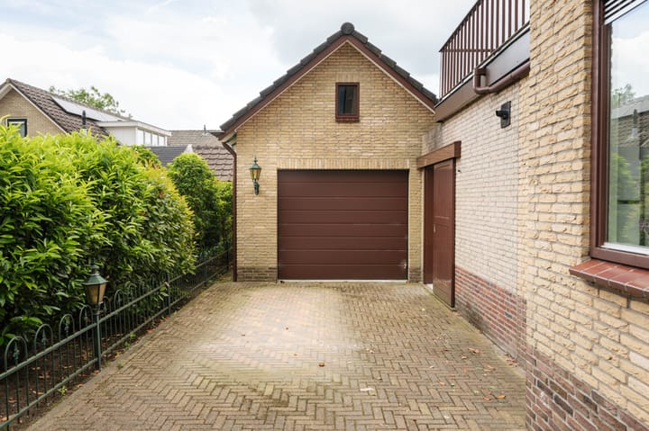 Photo 4 of Adriaen van Ostadestraat 43