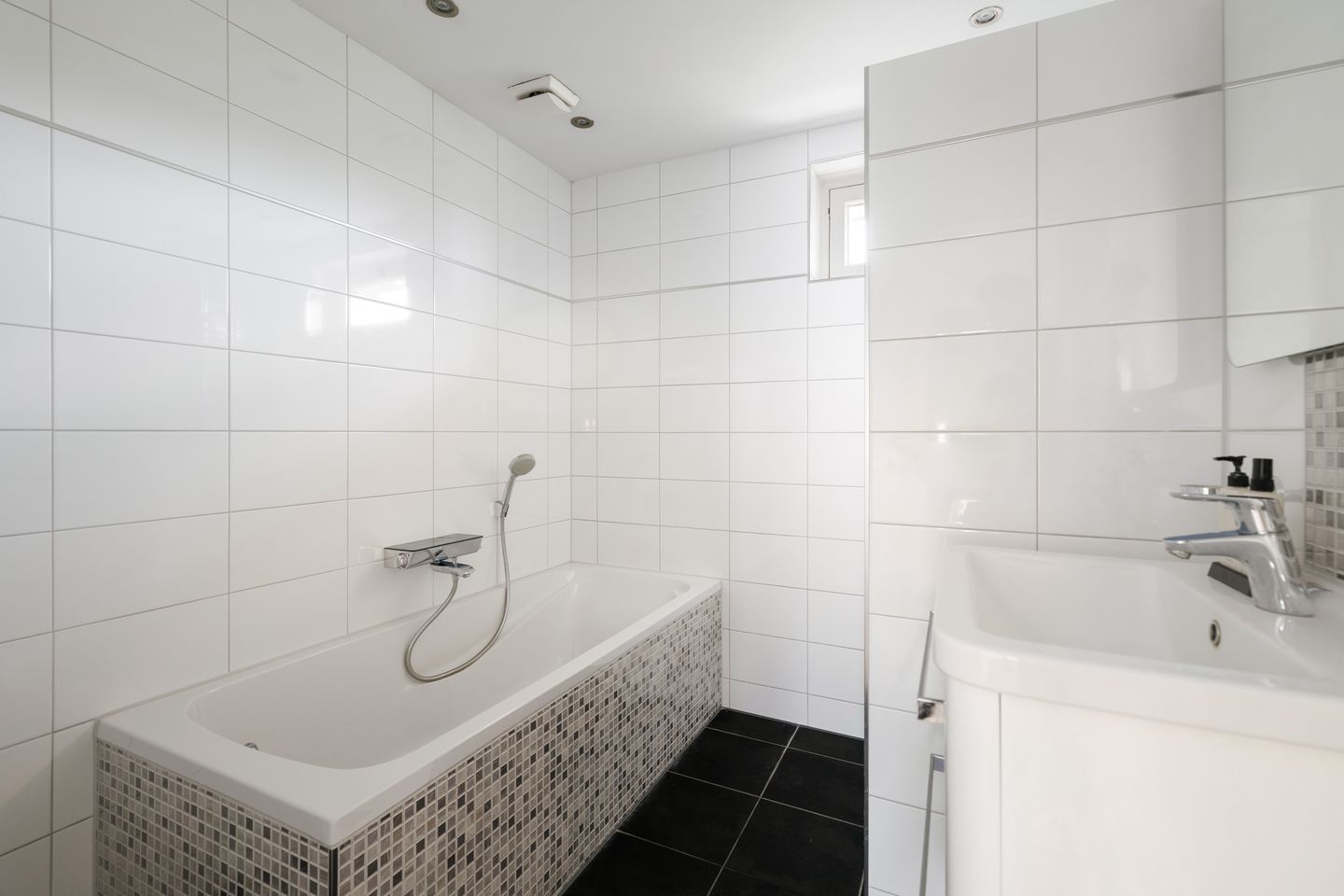 Photo 25 of Adriaen van Ostadestraat 43