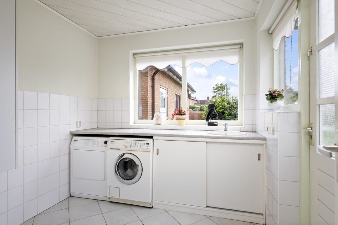 Photo 16 of Adriaen van Ostadestraat 43