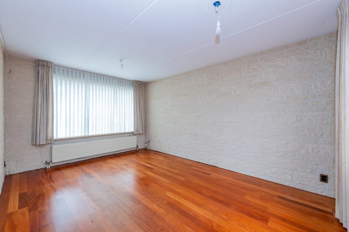 Twee-onder-één-kap te koop: Korenbloemstraat 100, Tilburg
