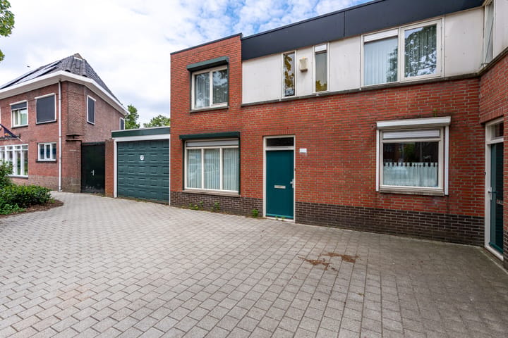 Twee-onder-één-kap te koop: Korenbloemstraat 100, Tilburg