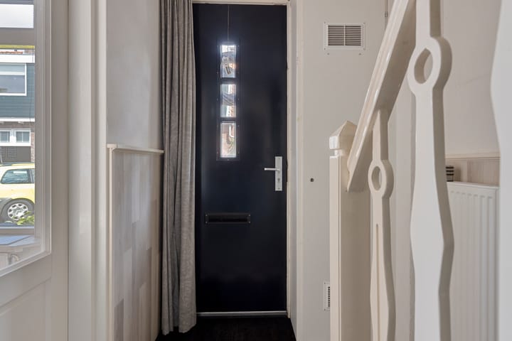 Tussenwoning te koop: Finsestraat 14, Zaandam