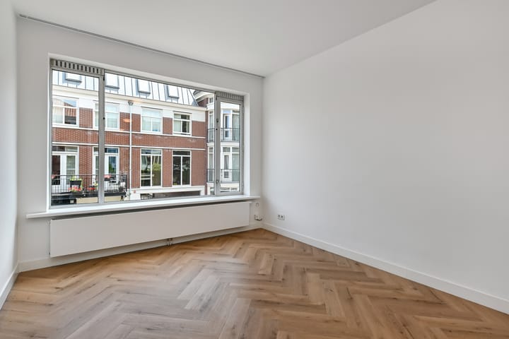 Photo 4 of Paramaribostraat 2-C