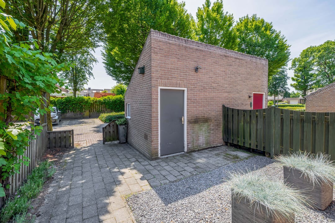Photo 22 of Burg. Janssensstraat 36