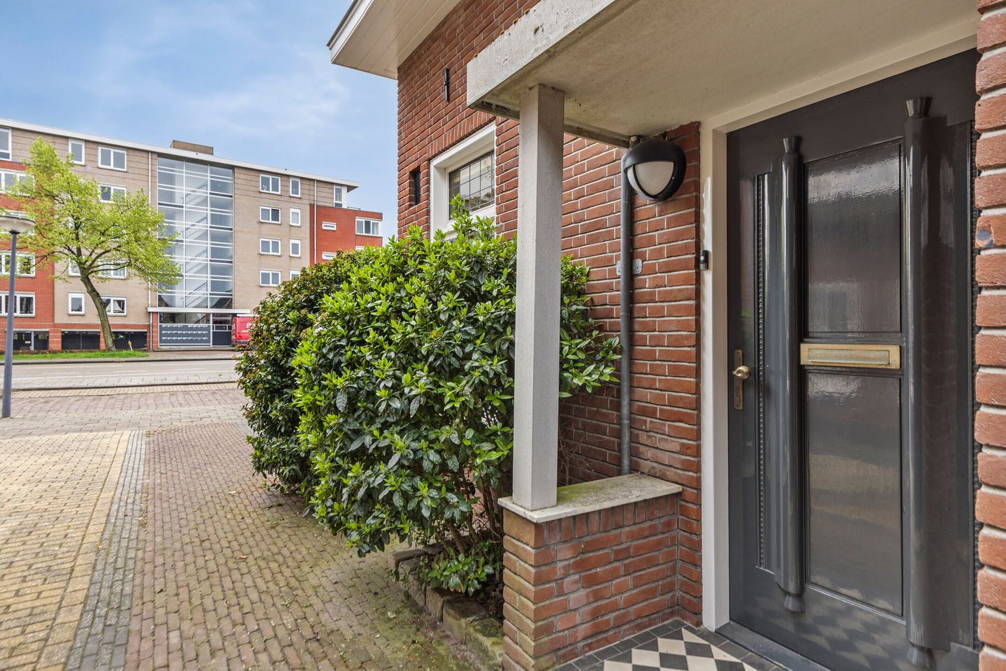 Bekijk foto 2 van K R Poststraat 11