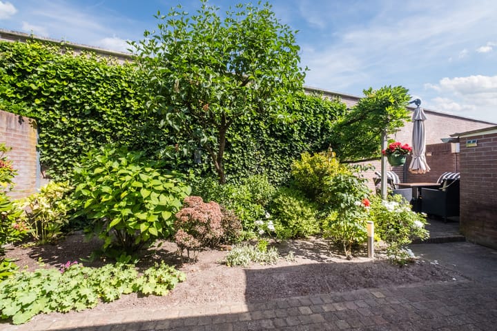 Tussenwoning te koop: Ter Eycken 16, Veghel