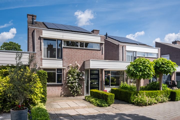 Tussenwoning te koop: Ter Eycken 16, Veghel