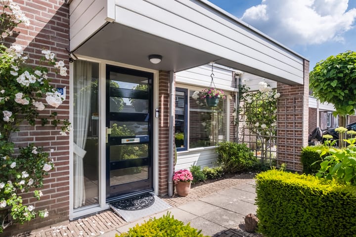 Tussenwoning te koop: Ter Eycken 16, Veghel