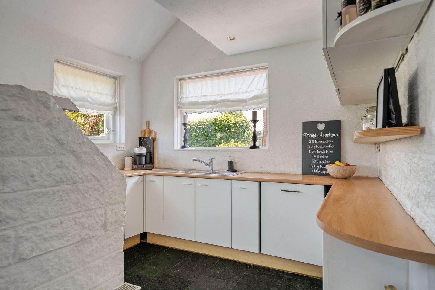 Photo 14 of Damstraat 38