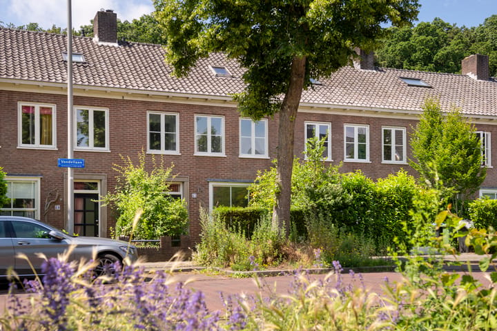 Photo 2 of Vondellaan 61