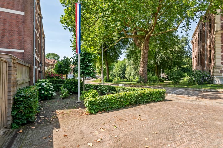 Twee-onder-één-kap te koop: Kwelkade 3, Tiel