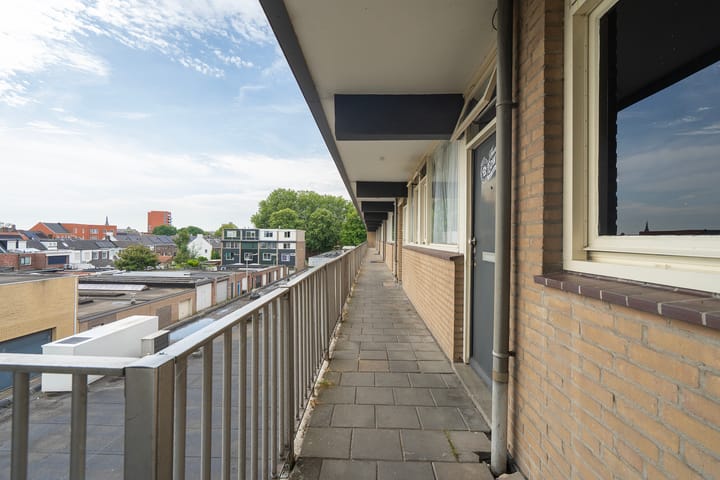 Appartement te koop: Bart van Peltplein 21, Tilburg