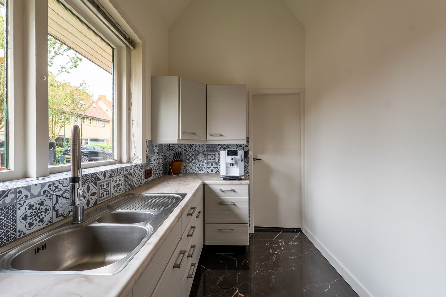 Photo 14 of Besselstraat 41