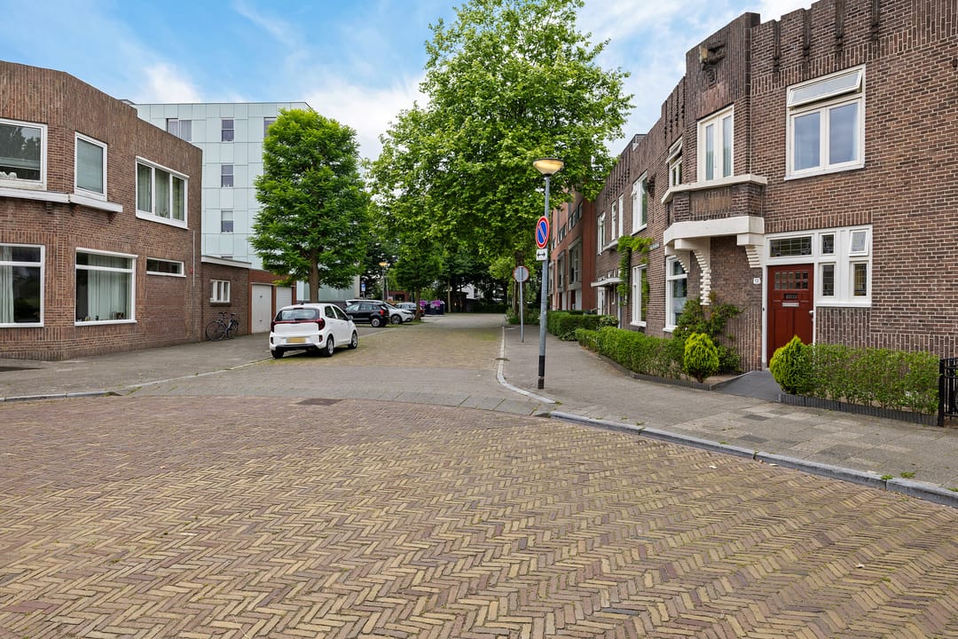 Photo 41 of Amalia van Solmsstraat 12