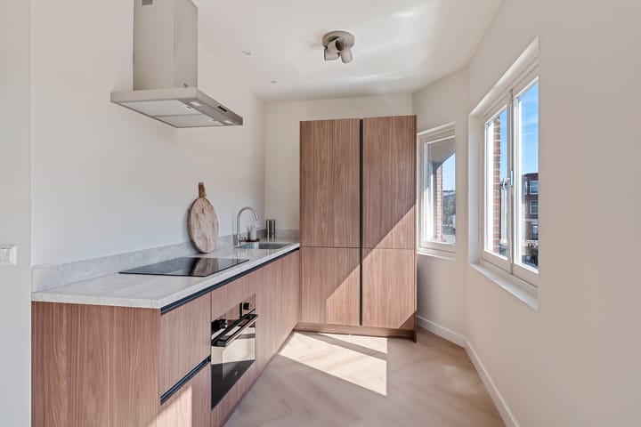 Photo 2 of Schalk Burgerstraat 361