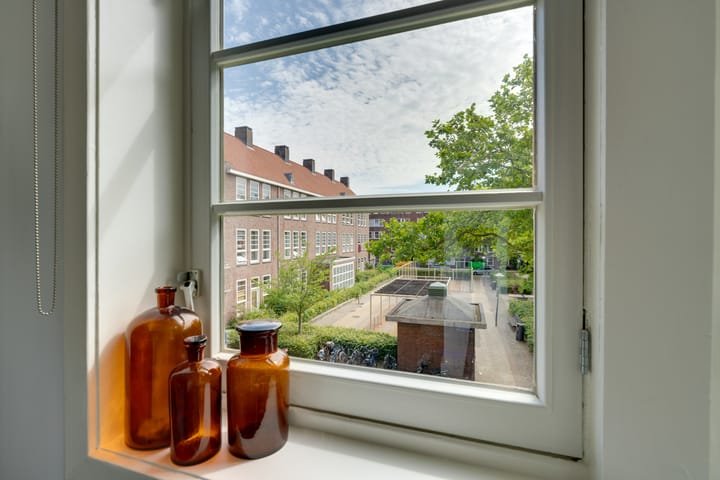 Photo 4 of Joos de Moorstraat 1-2