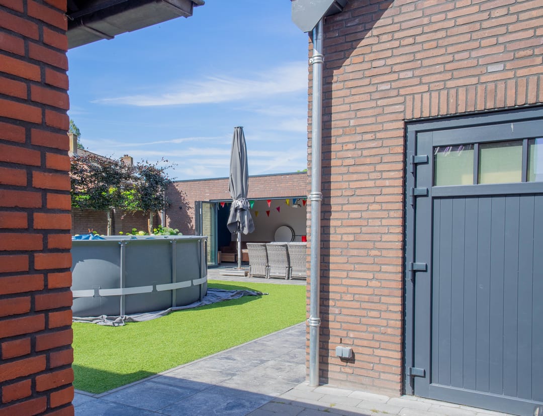 Photo 41 of Duinroosstraat 2