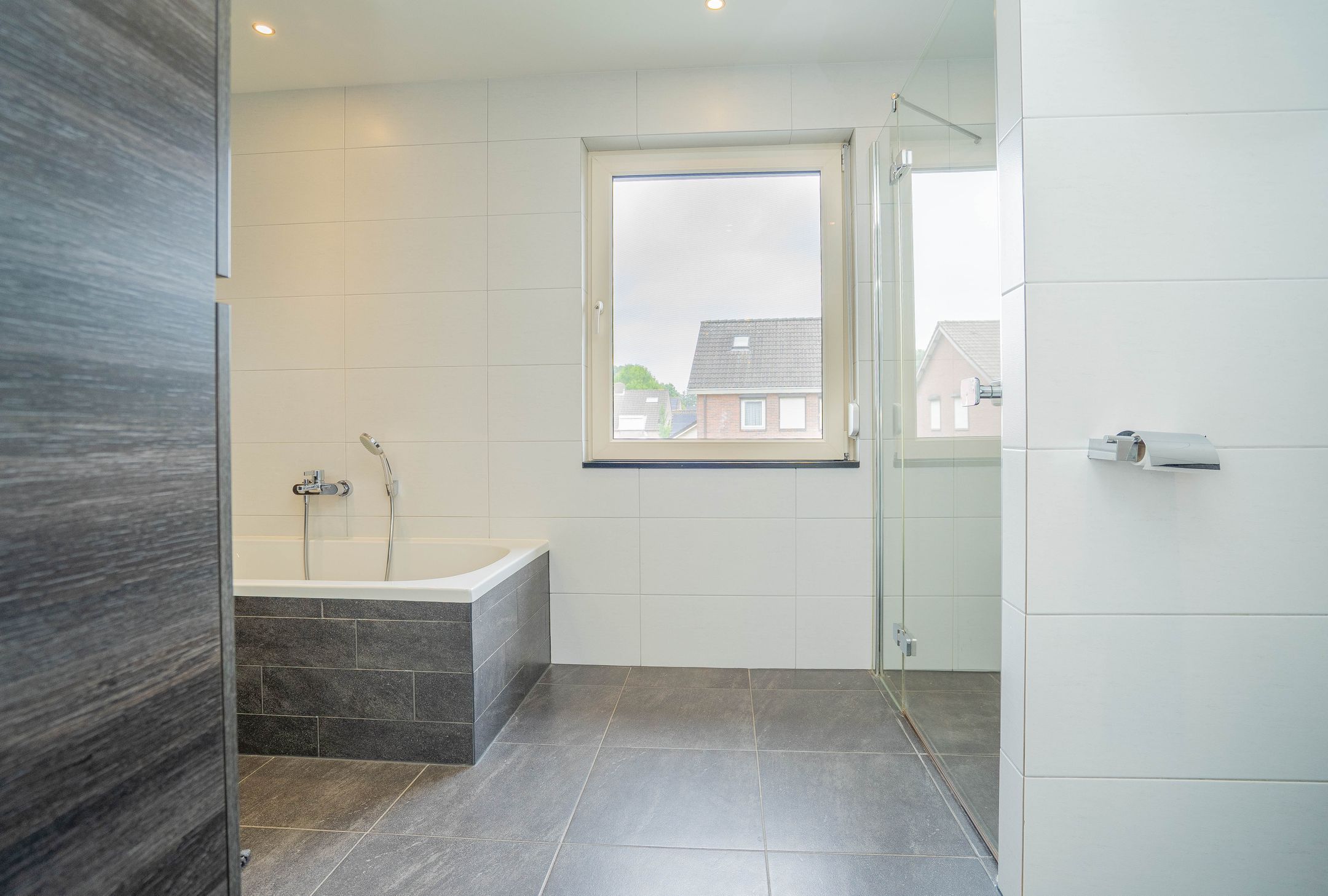 Photo 33 of Duinroosstraat 2