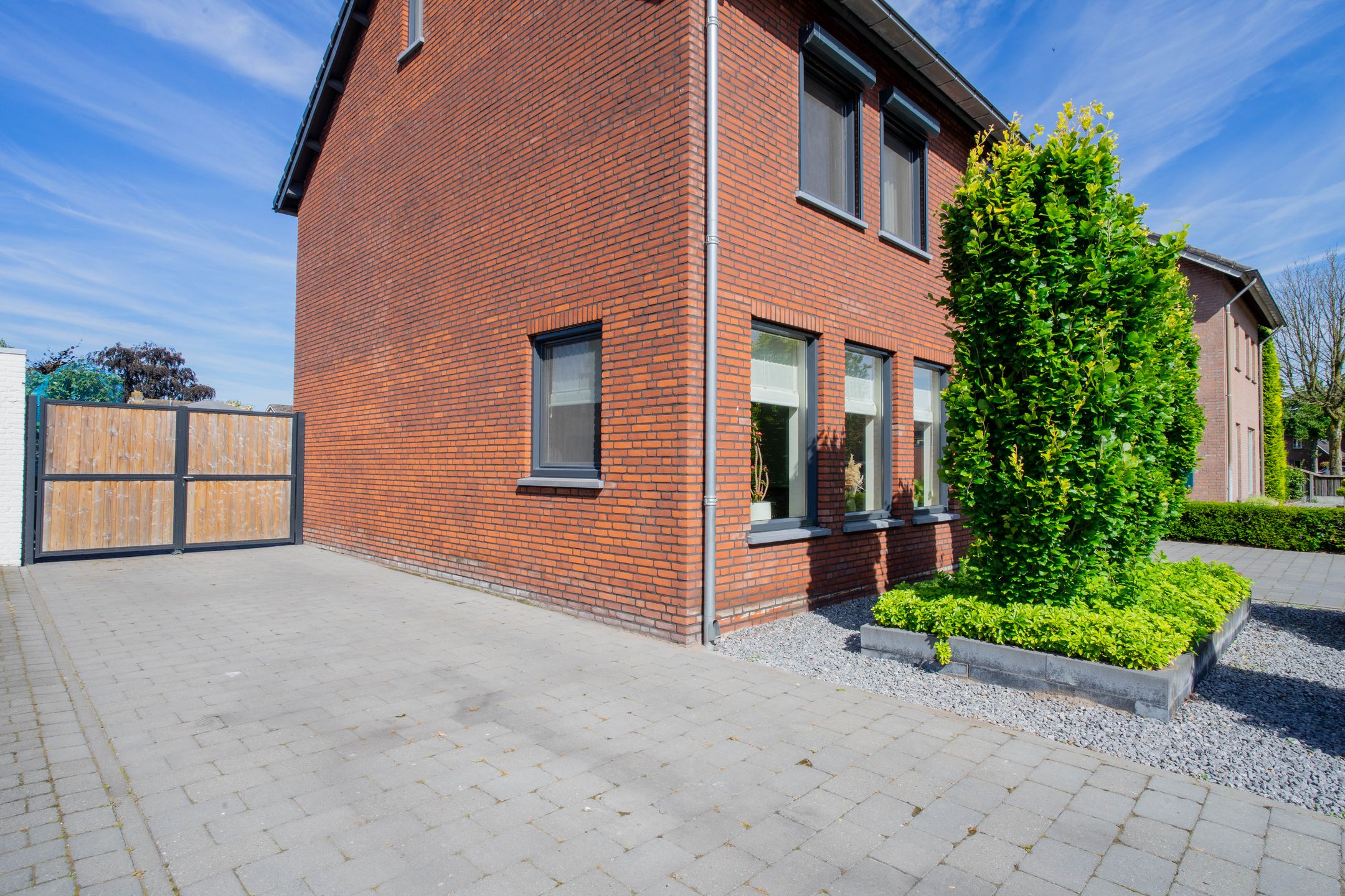 Photo 6 of Duinroosstraat 2