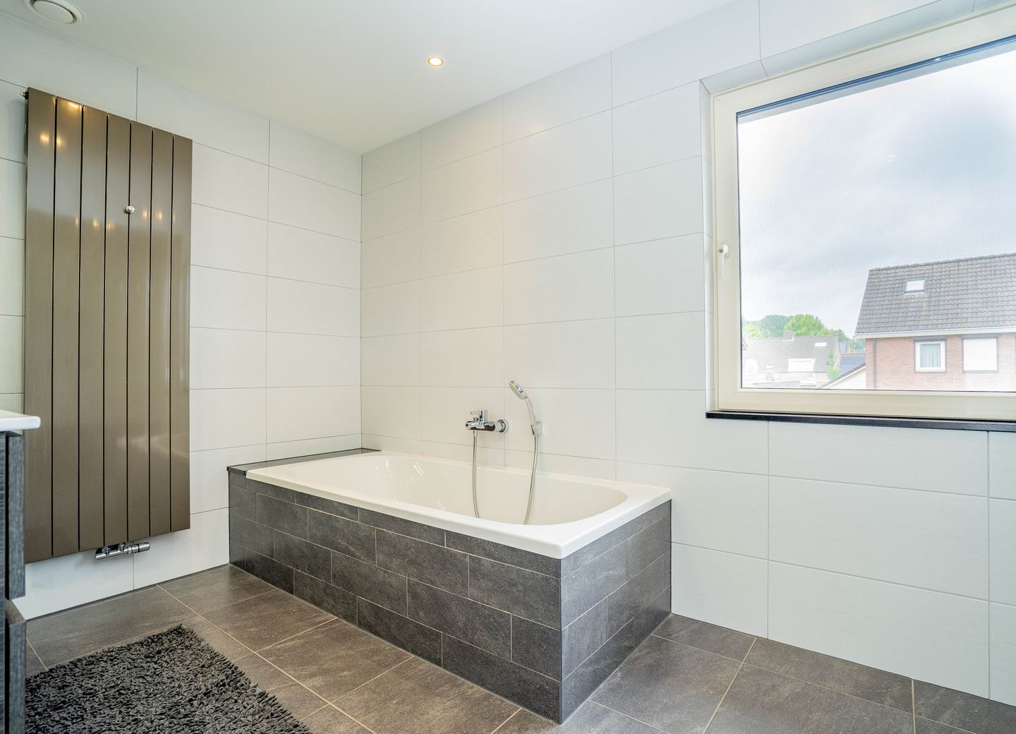 Photo 34 of Duinroosstraat 2