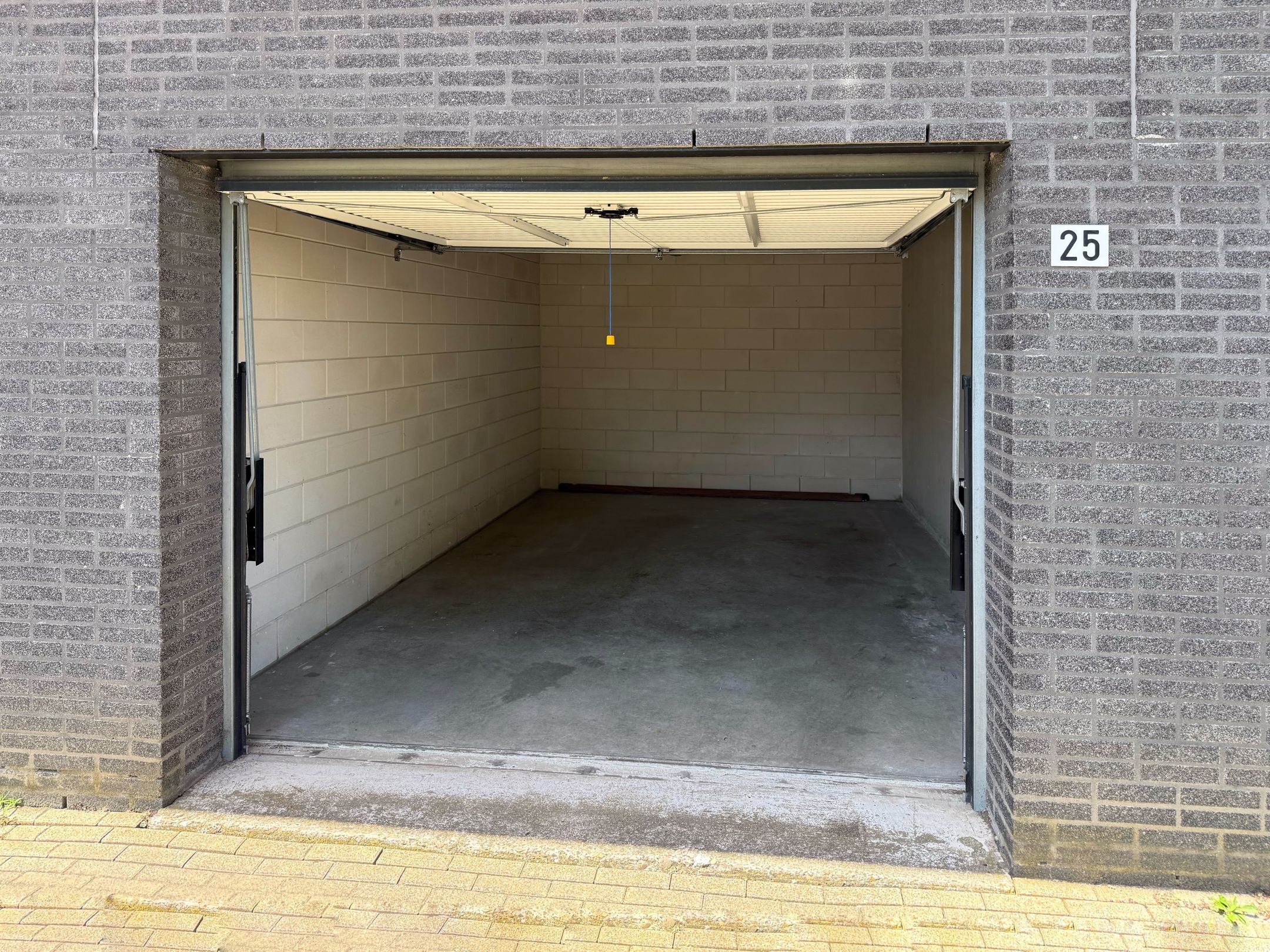 Photo 3 of Schaarhuispad 25 garage