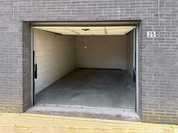 Photo 3 of Schaarhuispad 25 garage