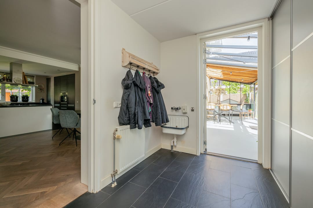 Photo 26 of Emmensstraat 14