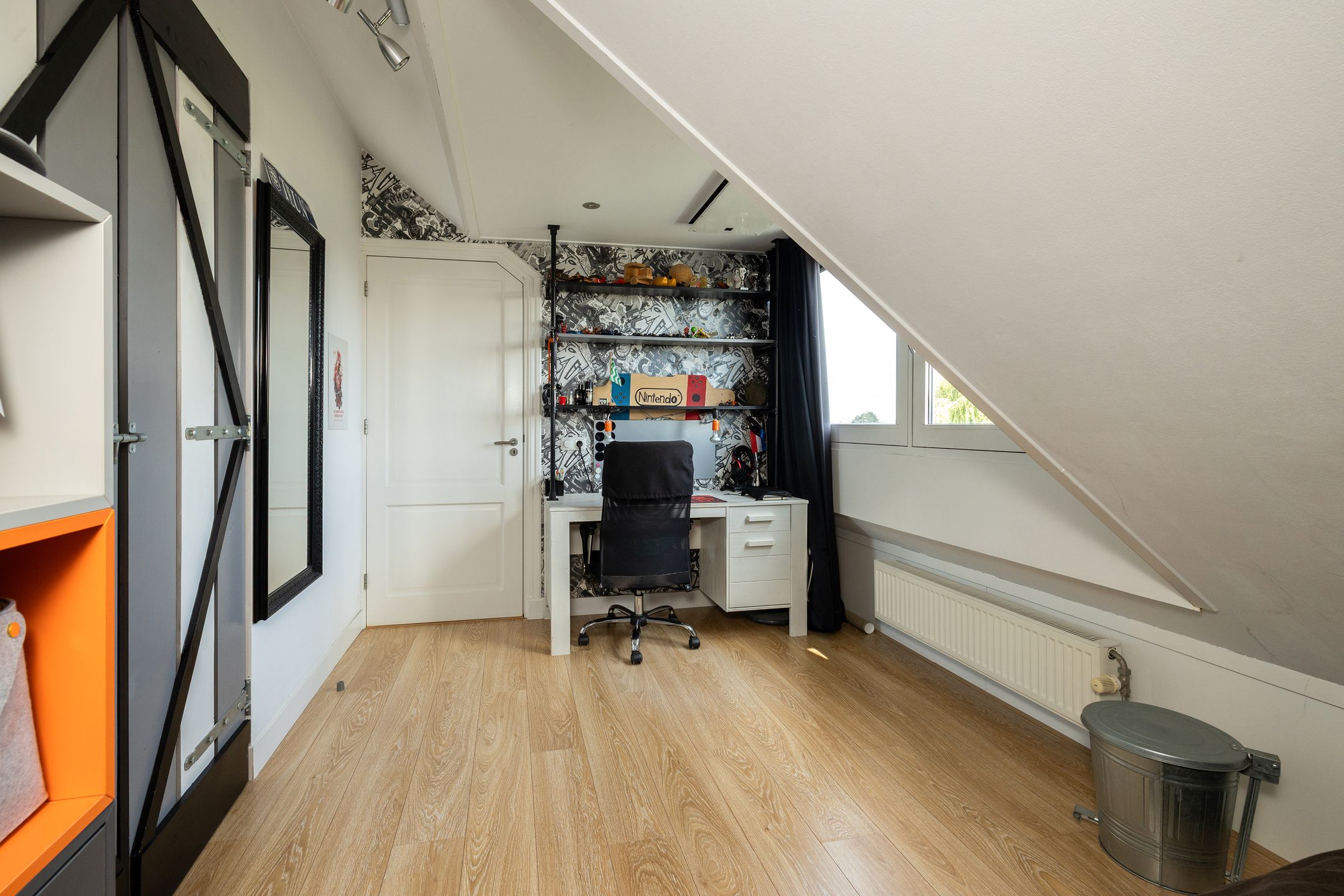 Photo 42 of Emmensstraat 14
