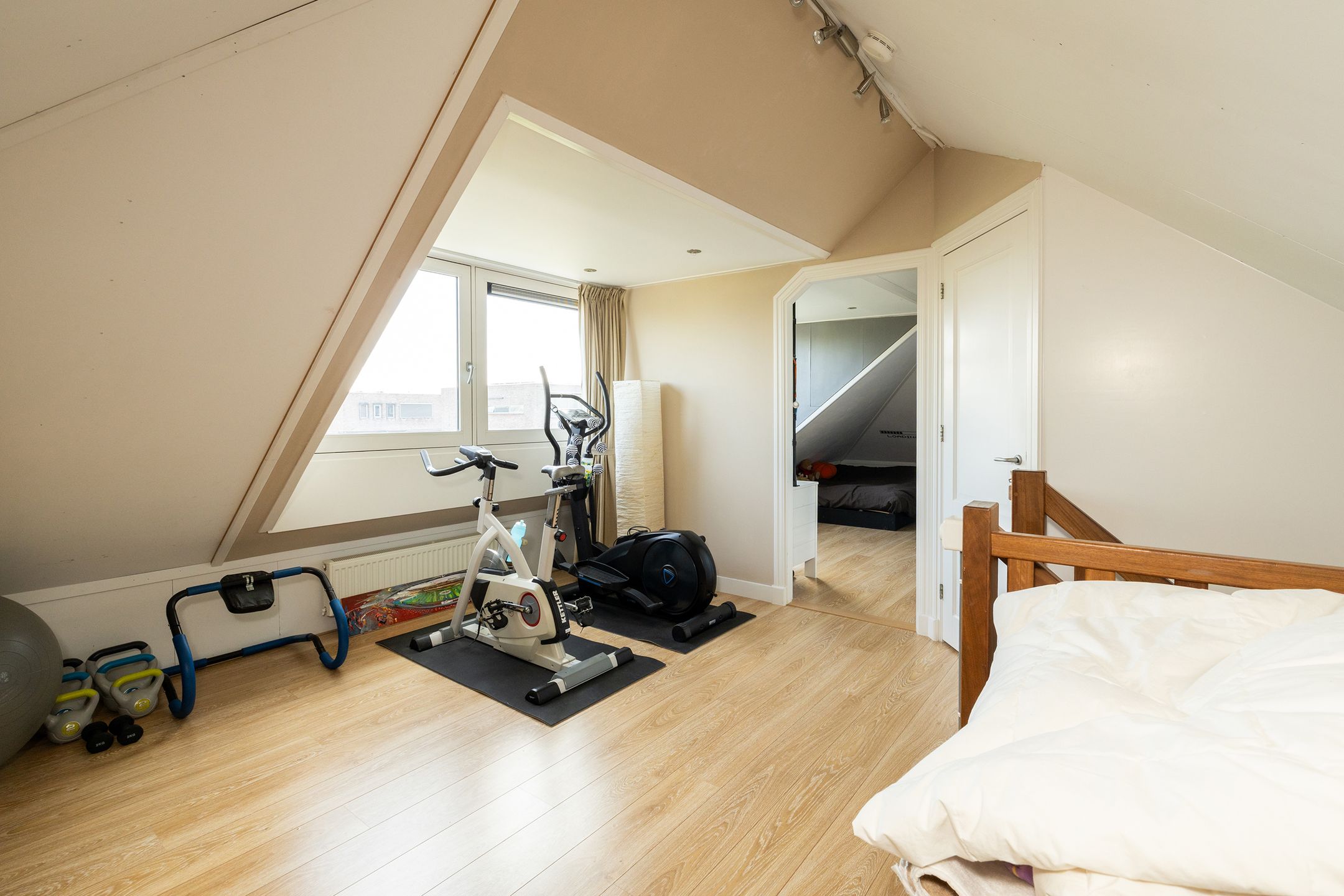 Photo 39 of Emmensstraat 14
