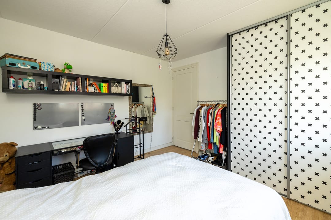 Photo 37 of Emmensstraat 14