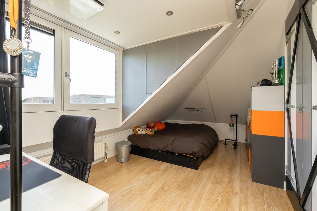 Photo 41 of Emmensstraat 14