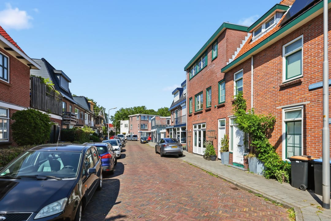 Photo 43 of Vareniusstraat 9