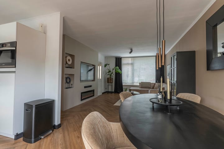 Tussenwoning te koop: Zeskant 24, Heerlen