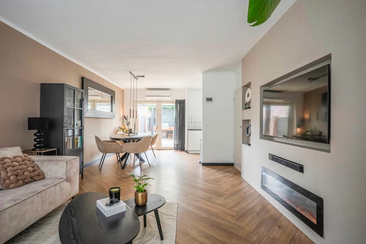 Tussenwoning te koop: Zeskant 24, Heerlen