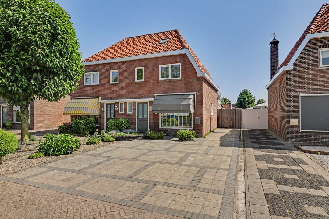 Foto 1 van Esdoornlaan 11