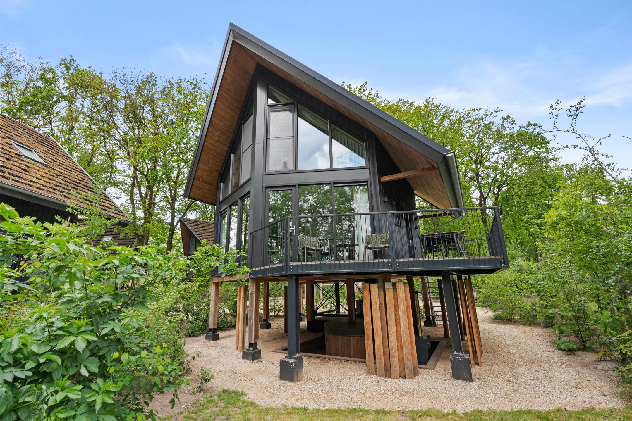 2-bedroom freehold villa in Wekerom — photo 1 of 5