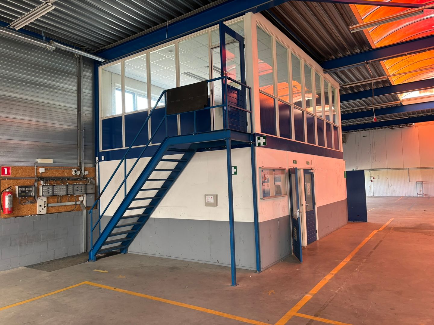 View photo 2 of Constructieweg 49